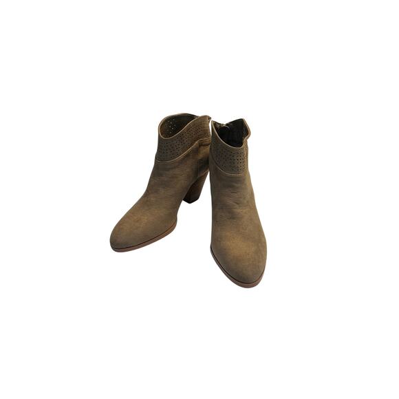 NWT Violet & Red Jackson Lazer Cut Topline Bootie-Taupe-6.5 - Picture 1 of 6